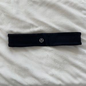 Black lululemon headband